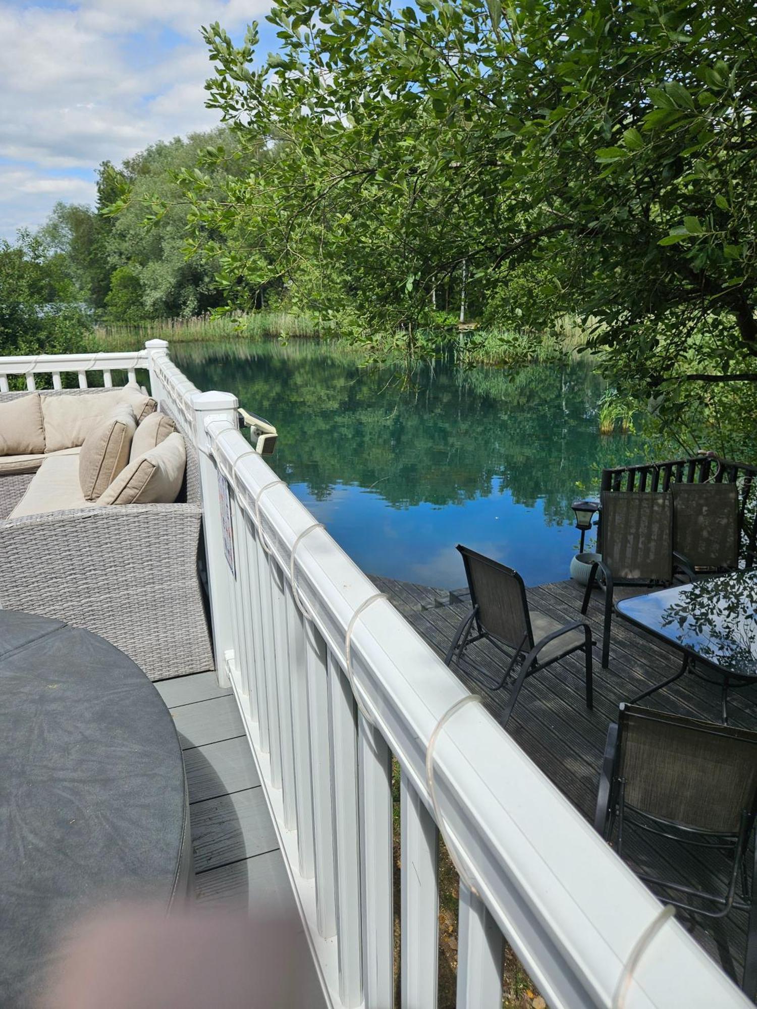 Luxury Lakeside Caravan With Hottub And Private Fishing Peg, Tattershall Lakes Экстерьер фото